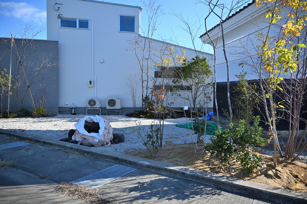 植栽工事 自然樹形 山採り 自然な雰囲気 森 森のような雰囲気