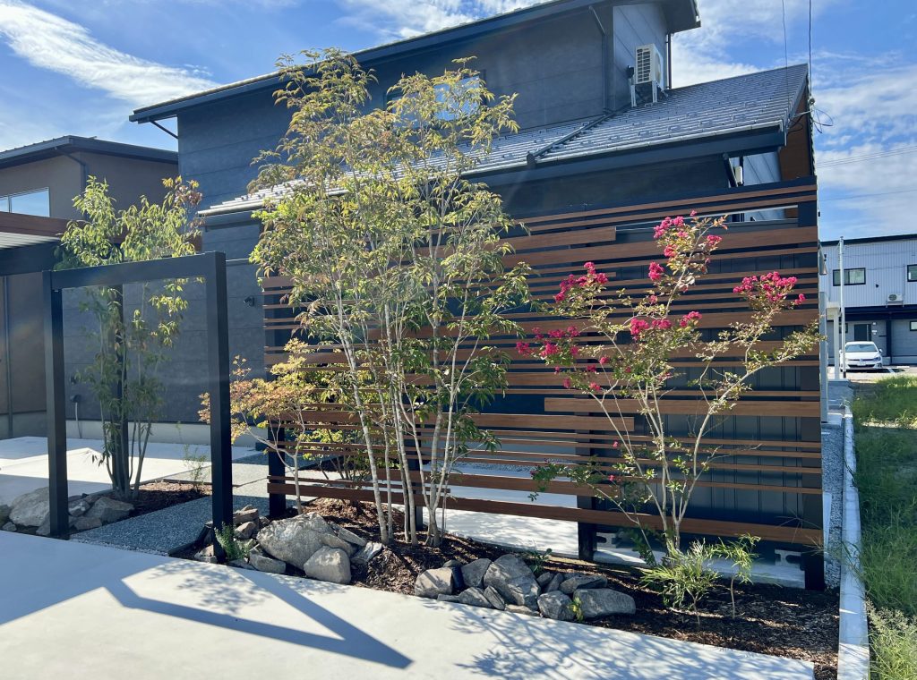 富山市　新築外構　植栽　アオダモ　フェンス