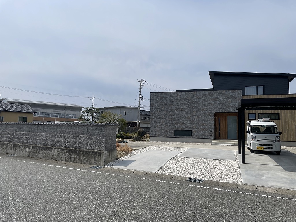 庭　アプローチ　リフォーム　雑草対策　植栽　自然樹形　山採り　ガビオン(蛇篭)　フェンス(目隠し)