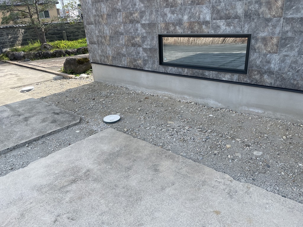 庭　アプローチ　リフォーム　雑草対策　植栽　自然樹形　山採り　ガビオン(蛇篭)　フェンス(目隠し)